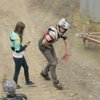 Американский мотогонщик неудачно прокатился на велосипеде