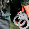 Милиционер заставлял несовершеннолетнюю подкидывать наркотики, повышая раскрываемость