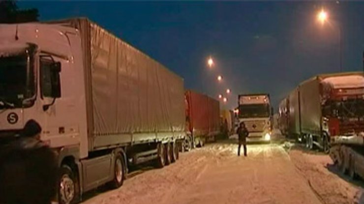 В заторе на трассе "Киев - Чоп" у женщины начались роды