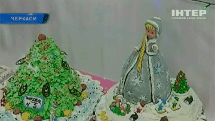 В Черкассах возвели карамельный дом Деда Мороза