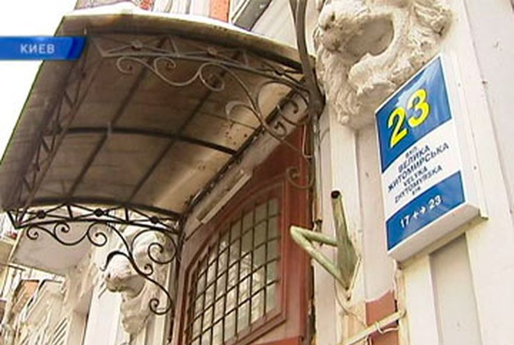 Неизвестные незаконно выселили двух киевлян из собственной квартиры