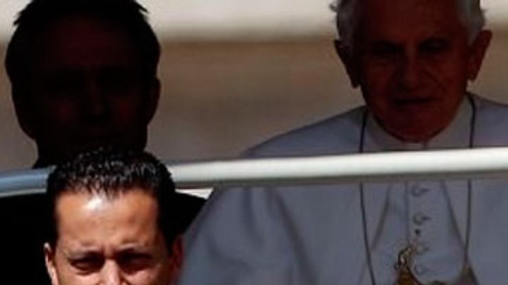 Папа римский помиловал дворецкого, укравшего секретные документы