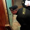 Челябинские судебные приставы арестовали дверь