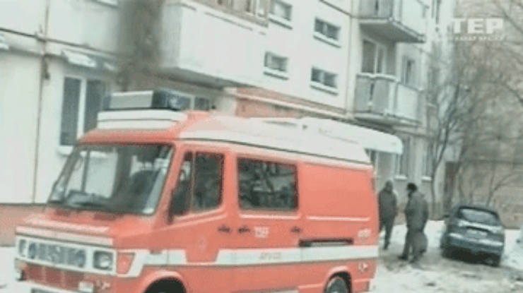 В Черновцах спасли бездомного, который застрял в подвале дома