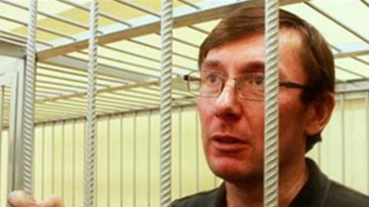 Соратники Луценко уверяют, что его заставляли отказаться от операции