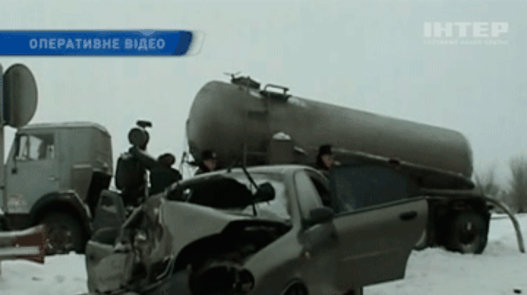 На Полтавщине легковое авто попало под КамАЗ