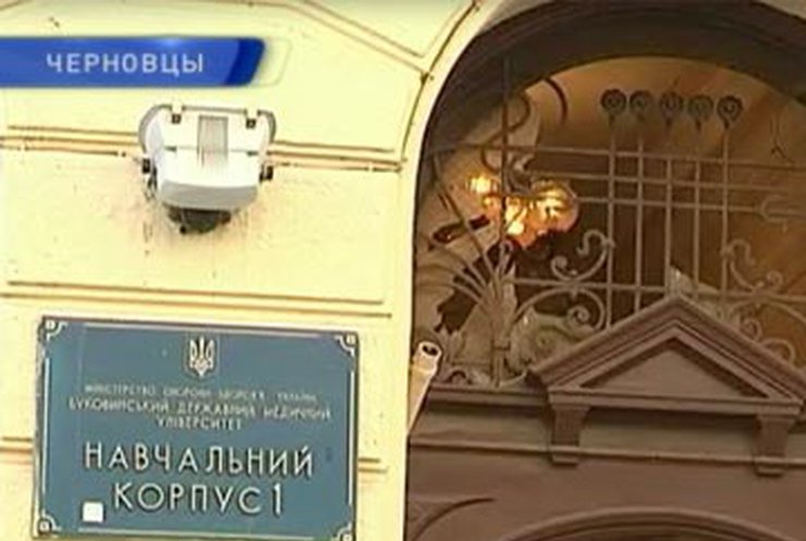 В Черновицком медвузе мужчина взорвал себя гранатой