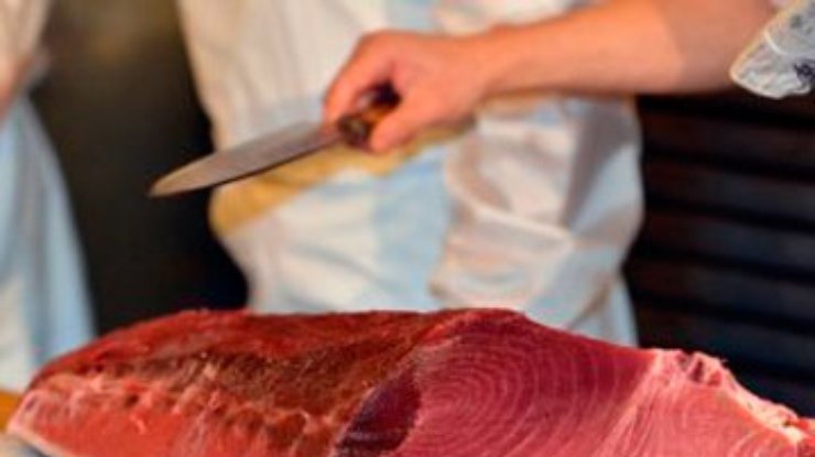Японский ресторан купил на аукционе тунца за 1,8 миллиона долларов