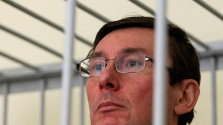 Тюремщики убеждают Луценко прооперироваться в Чернигове, - супруга