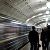 Два поезда метро проехали над петербуржцем, пока он спал на рельсах