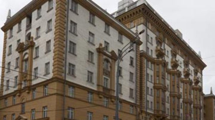 В посольство США в Москве пришел конверт с надписью "биологическое оружие"