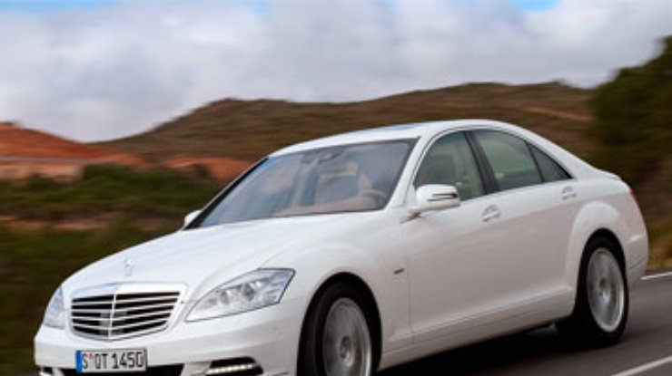 Седан Mercedes-Benz S-Class научат предупреждать о выезде на встречку