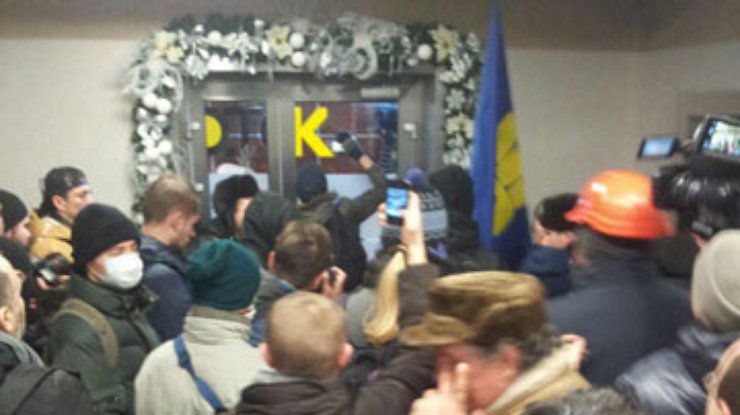 "Свободовцы" ворвались в офис компании Ахметова