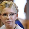 Тимошенко требует убрать видеокамеры, мужчин и дать ей телефон