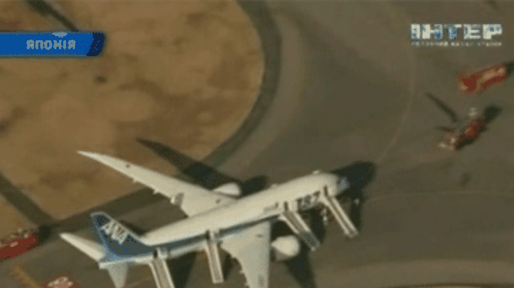 Япония остановила полеты Boeing 787