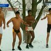 Иностранным студентам луганских ВУЗов устроили физкультуру на снегу
