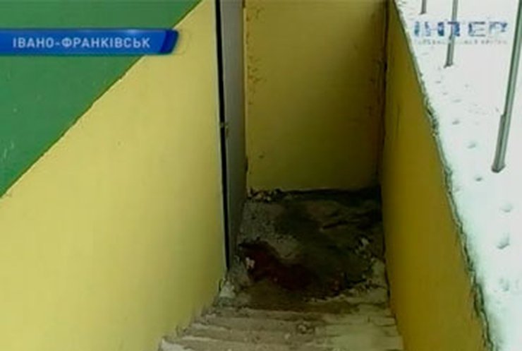 В Прикарпатье женщина бросила новорожденного ребенка в подвале