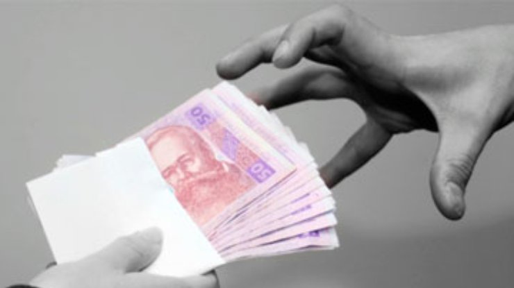 Чиновник РГА вымогал 10 тысяч гривен взятки
