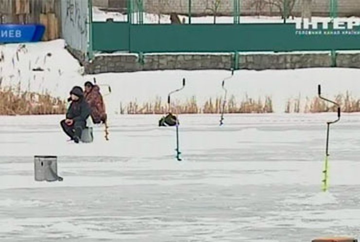 В Киеве прошли соревнования по ловле рыбы на мормышку