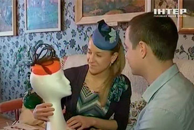 Мастерица из Ужгорода делает шляпки из любых подручных материалов