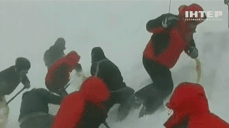 Туристов, которые пропали в Карпатах, могло накрыть снежной лавиной