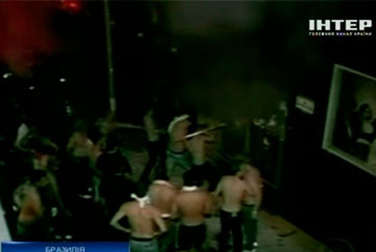 В Бразилии объявили траур по погибшим в пожаре в ночном клубе