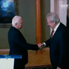 Президент Чехии готовится передать власть своему последователю