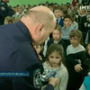 ГАИ Днепропетровщины раздает школьникам светоотражающие наклейки