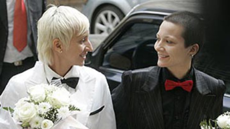 В Англии и Уэльсе геям разрешили жениться
