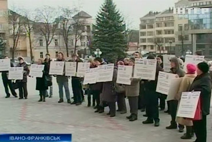 В Ивано-Франковске члены избиркомов требовали выплаты зарплат
