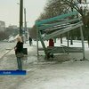 Во Львове иномарка врезалась в остановку: Двое людей искалечены