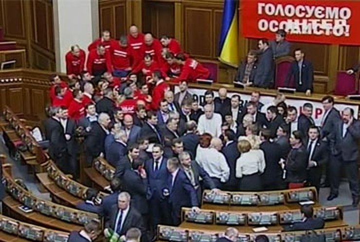 Азаров: Оппозиция мешает подписать соглашение об ассоциации с ЕС