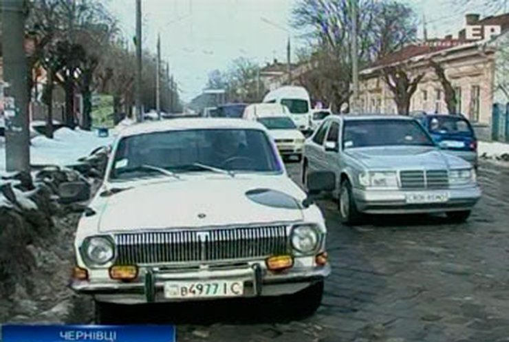 В Черновцах трое подростков украли старую "Волгу"
