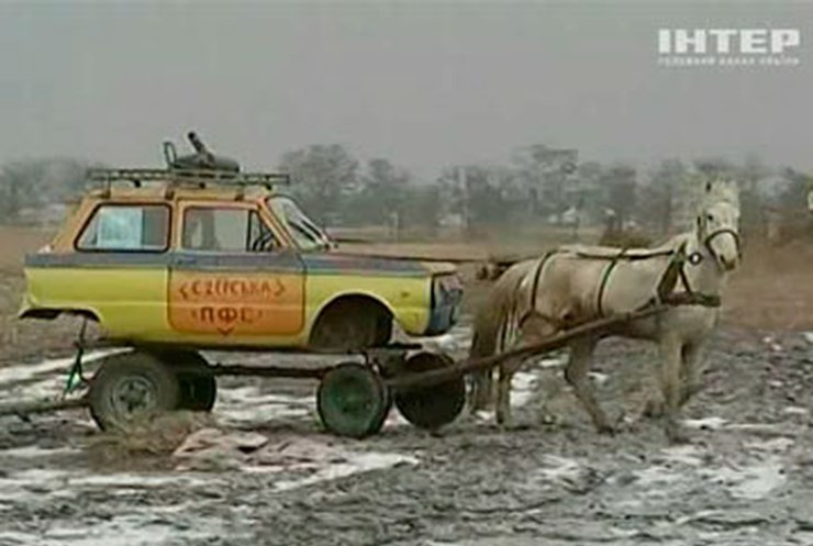 Житель Полтавщины сконструировал машину на конной тяге