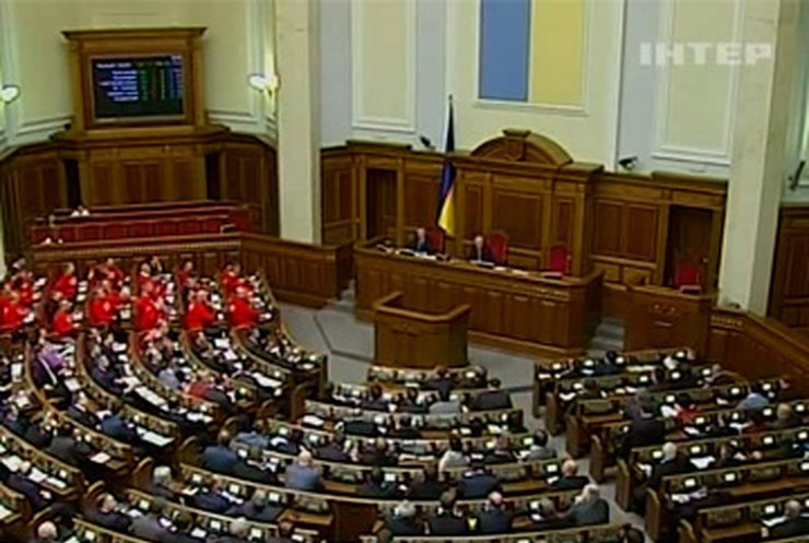 Оппозиция разблокировала трибуну Рады