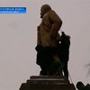 "Свободовцы" и коммунисты подрались из-за памятника Ленину в Ахтырке (фото, видео)