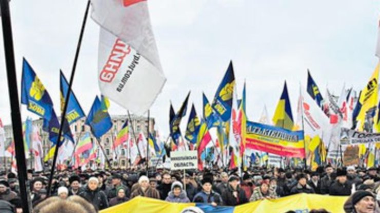 На Майдан движется 5-тысячный митинг оппозиции