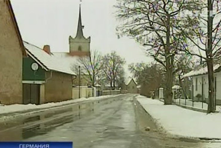 В немецком городе для ремонта дороги начали продавать дорожные ямы