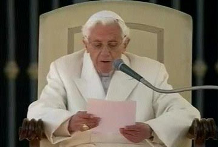 Папа Римский Бенедикт XVI покинул престол
