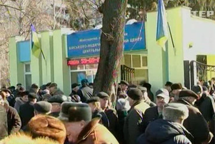 Военные пенсионеры Винницы протестовали против увольнения медиков
