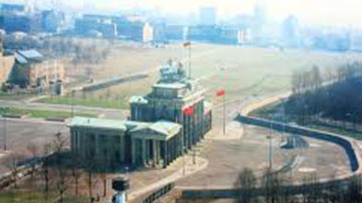 Немцам удалось отстоять участок Берлинской стены