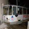 Во Львове хулиган на угнаном трамвае въехал в дом