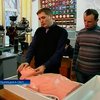 В Хмельницкой области гаишники учили курсантов оказывать первую помощь