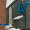 В Канаде спилили уникальную трехметровую сосульку