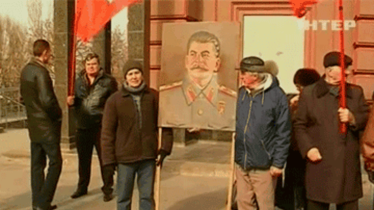 В Луганске из-за Сталина подрались литераторы и коммунисты