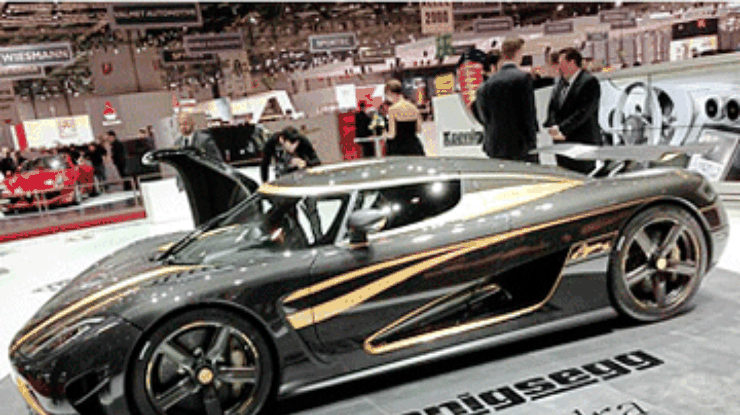 Koenigsegg представила золотой гиперкар