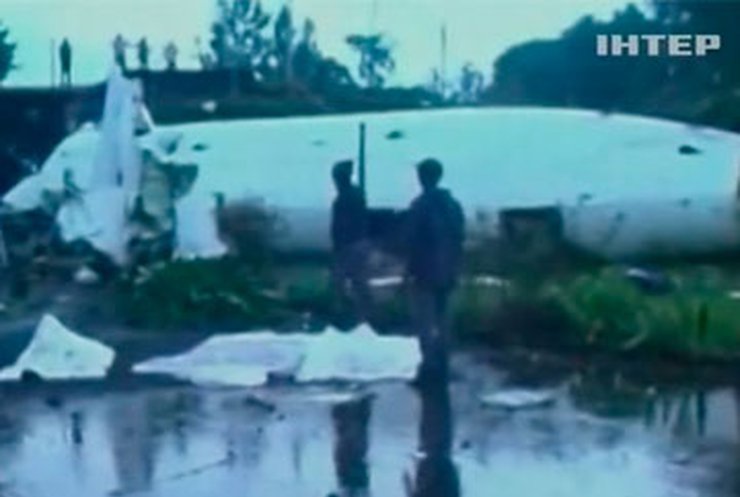 В Конго пассажирский самолет упал на жилой квартал