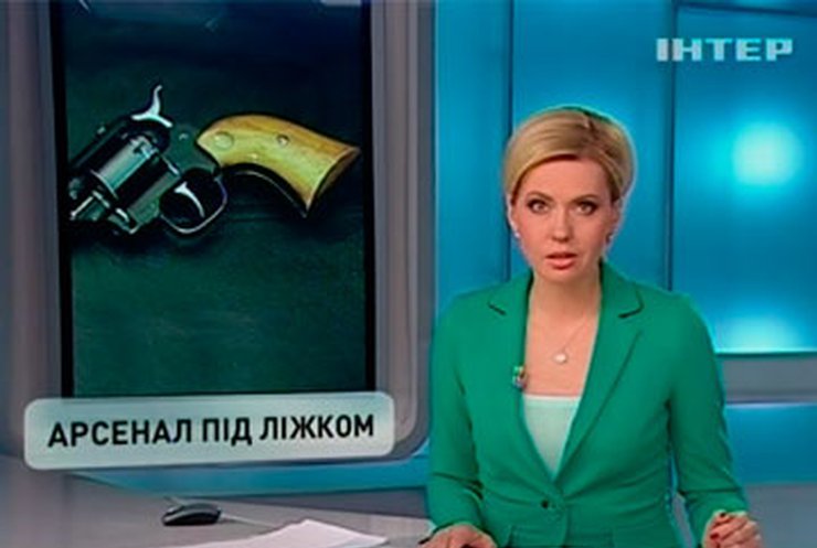 У днепропетровской пенсионерки нашли арсенал оружия под кроватью