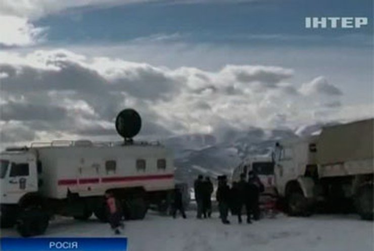 В России продолжают искать школьников, которых накрыла лавина