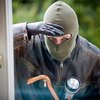 В Петербурге вор спрятался под диваном вместе с награбленным